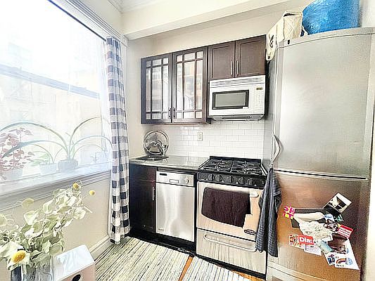 2nd image of 420 E 89th St APT 3B