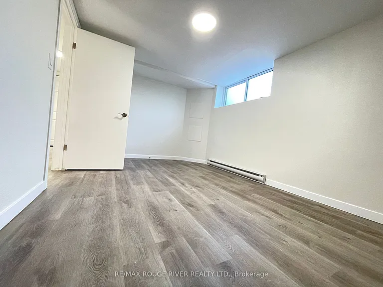 95 Diffin Dr — Photo 20