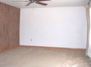 10118 Edgewood Dr, Manito, IL
