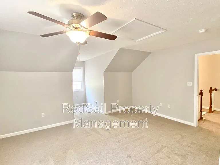 102 Thunderbird Ln — Photo 25