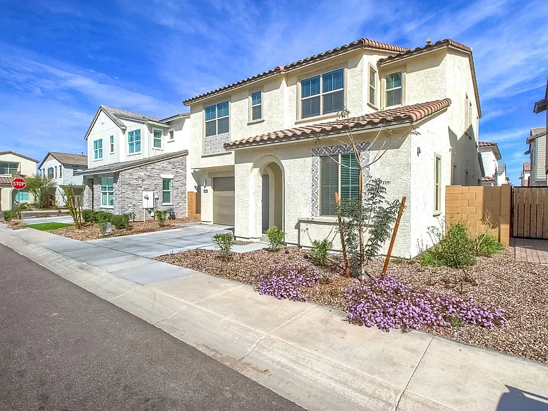 1362 W Crane Dr — Photo 1