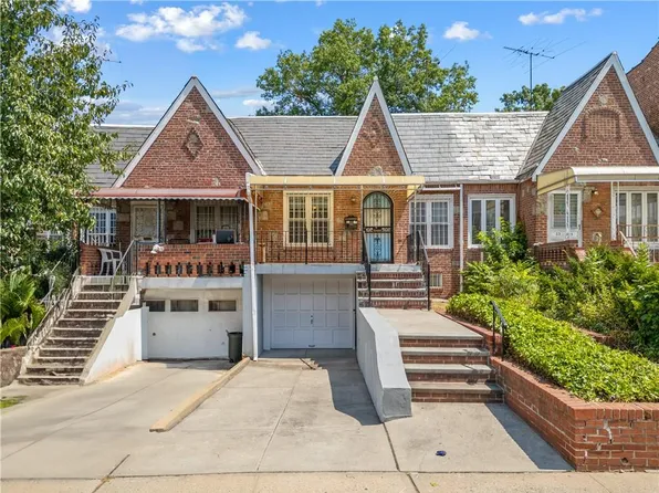 63133 Alderton St, Rego Park, NY 11374