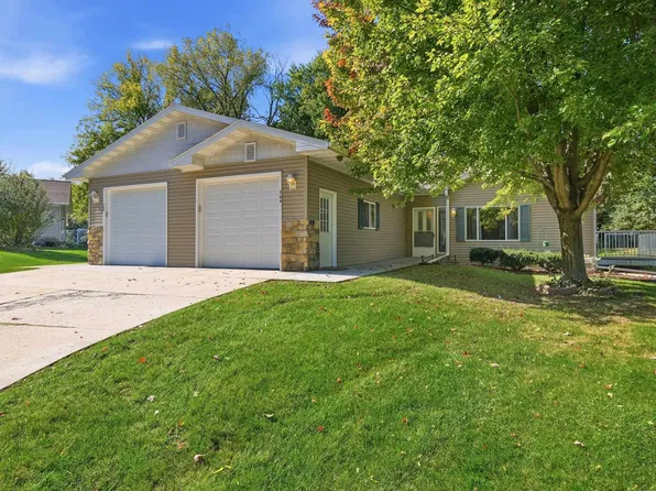 704 Riverview Ct, Jefferson, WI 53549