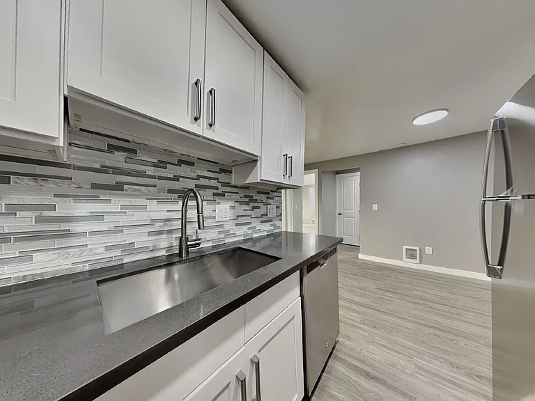 1105 S Woodlawn St #1 — Photo 27