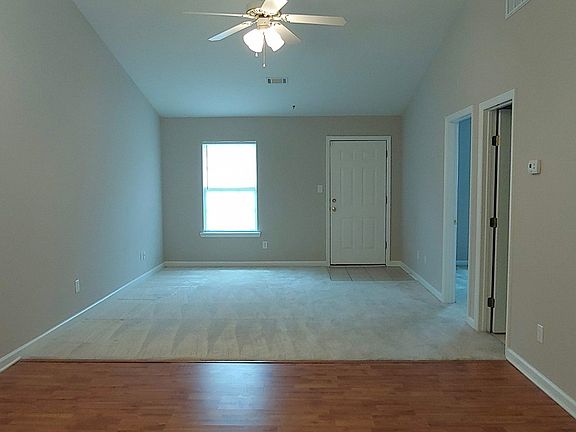 2nd image of 718 Creekside Dr
