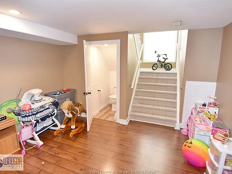 1003 Silverdale Dr #UPPER — Photo 37