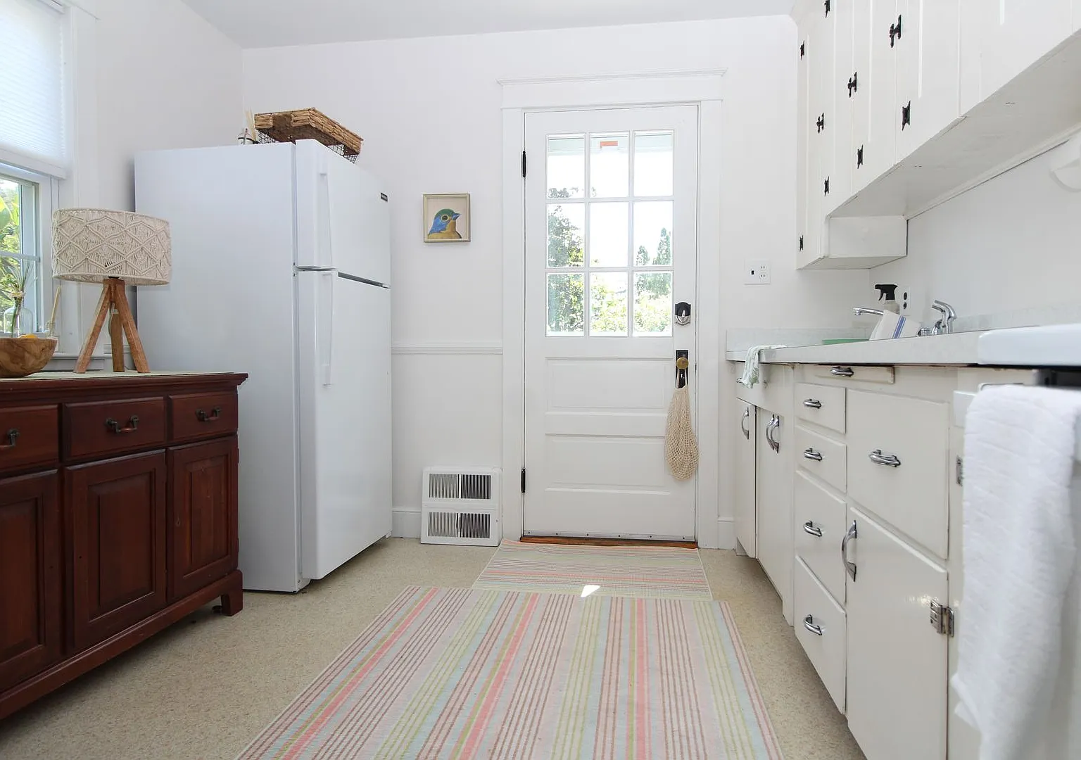 Beautiful Furnished 2-Bedroom Home with 2-Car Garage — Photo 3