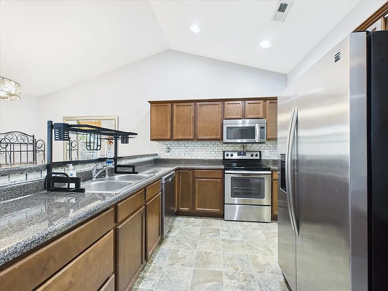 156 Stonefield Dr — Photo 8
