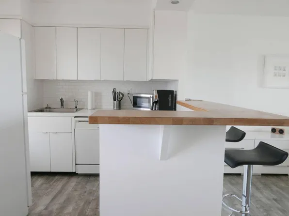 220 Kings Point Dr, Sunny Isles Beach, FL