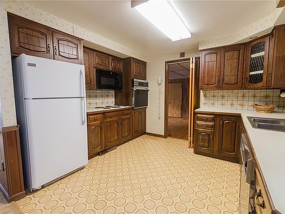 4th image of 328 Dickerson Dr N