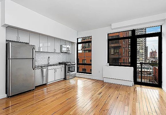 4th image of 210 E 121st St #6I