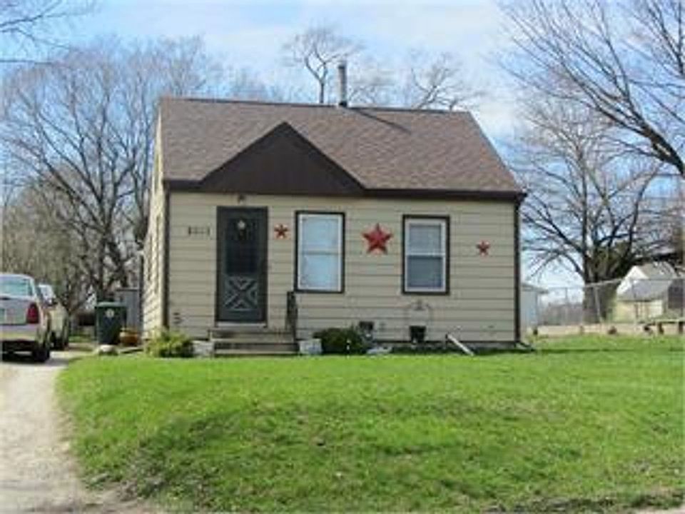 2nd image of 2001 City View St