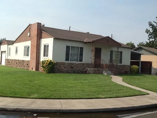 3466 E Weldon Ave photo 1