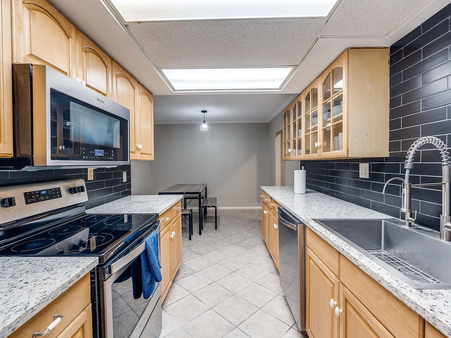4 bed, 3.5 bath, 2685 sqft, $754 — Photo 4