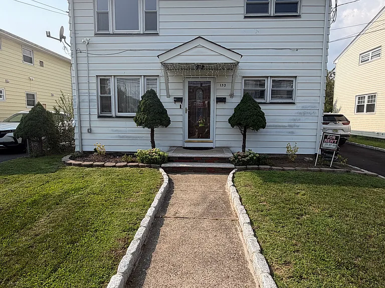 152 Ackerman Ave — Photo 1