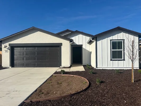 2882 Bay Hill Dr, Tulare, CA 93274