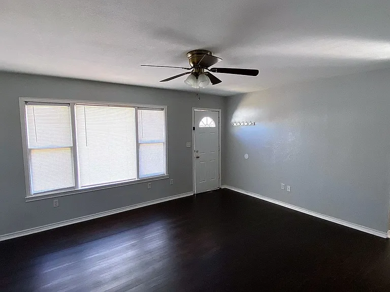 225 Saint Johns St — Photo 2