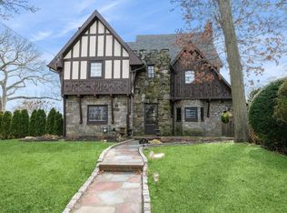 16 Nancy Blvd, Merrick, NY 11566