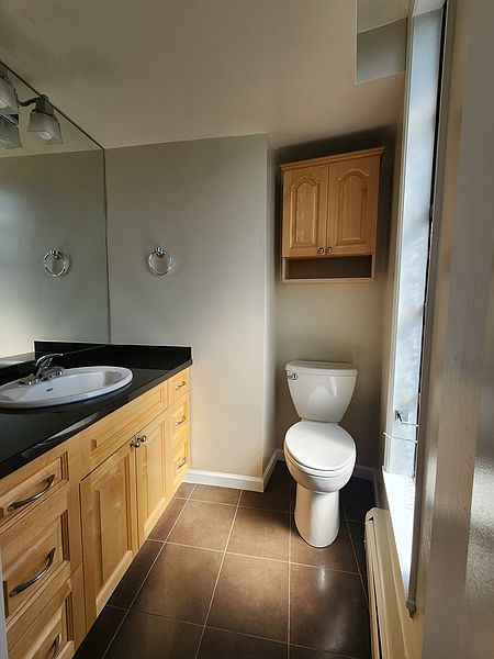 West Vancouver Apartment for rent - 2 Bedrooms — photo 11