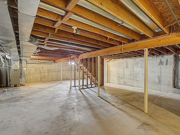 LARGE BASEMENT