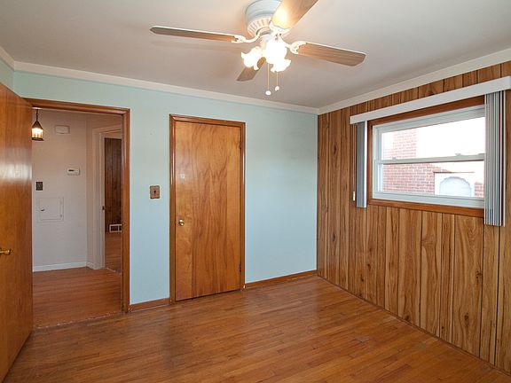 4th image of 180 Helen St