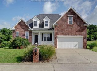 4022 Farmington Dr, Hurricane, WV 25526