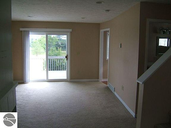 5th image of 9832 W Wilce St