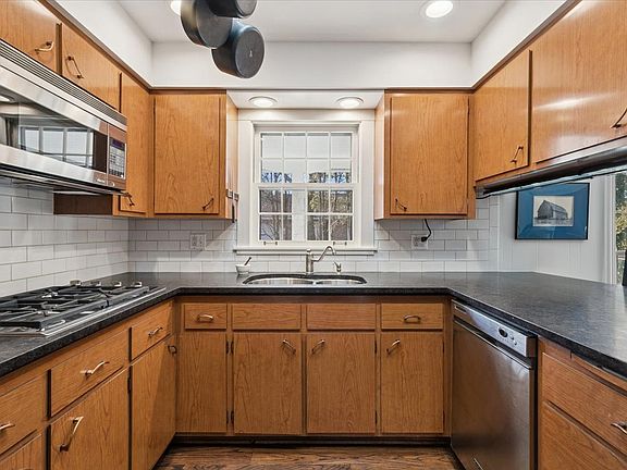 5th image of 58 E Laurel Ave