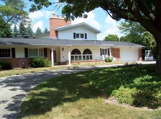424 Otis Rd, Lake Barrington, IL 60010