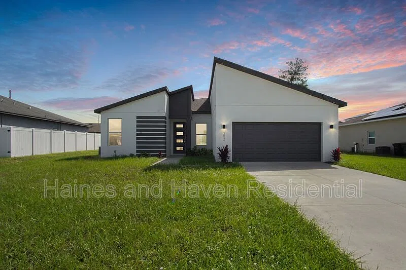 4 bed, 2.0 bath, 1623 sqft, $1,995 — Photo 2