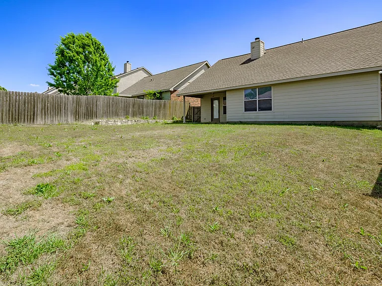8915 Wild Rose Ln — Photo 32