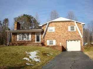747 Lakewood Trl, Martinsville, VA 24112