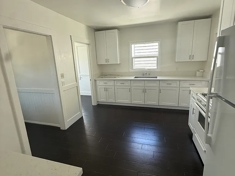 1224 E St #B — Photo 10