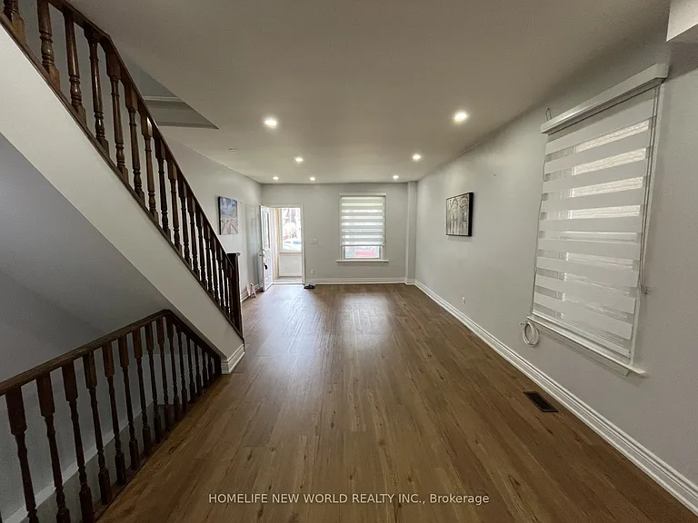 19 Britannia Ave — Photo 2
