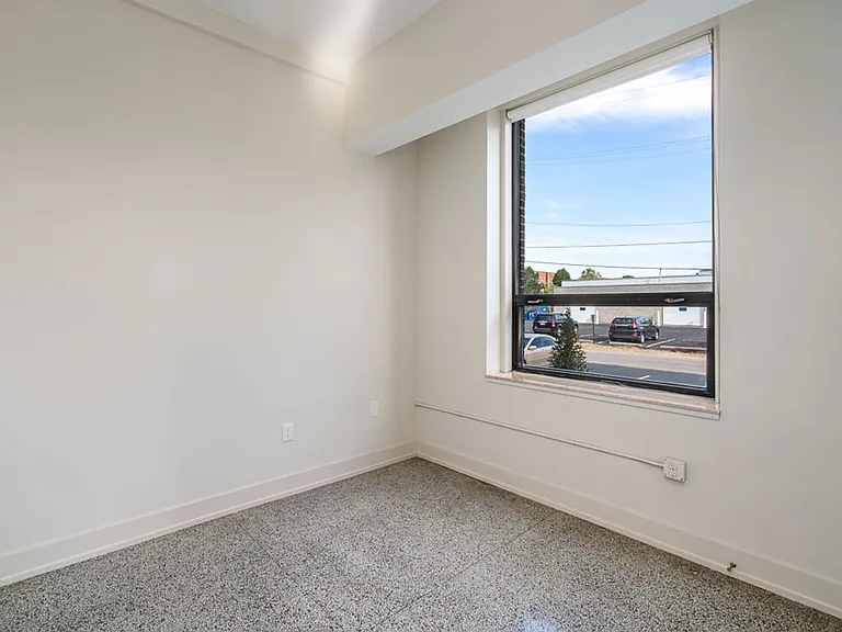 875 Michigan Ave — Photo 29
