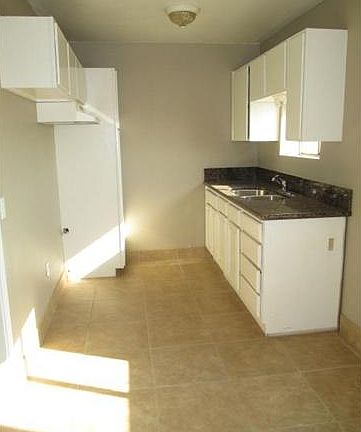 4th image of 14635 Boyle Ave