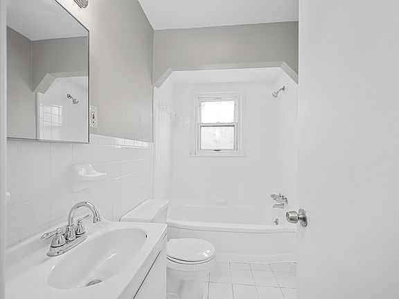 4th image of 3224 N Blair Ave