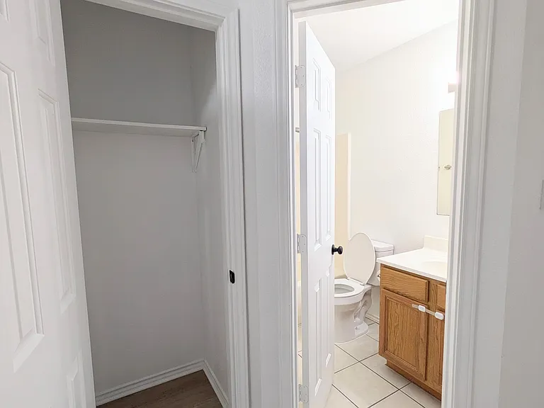 1070 Misty Acres Dr — Photo 7
