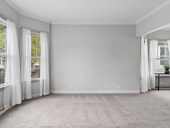 4th image of 5027 W Ainslie St