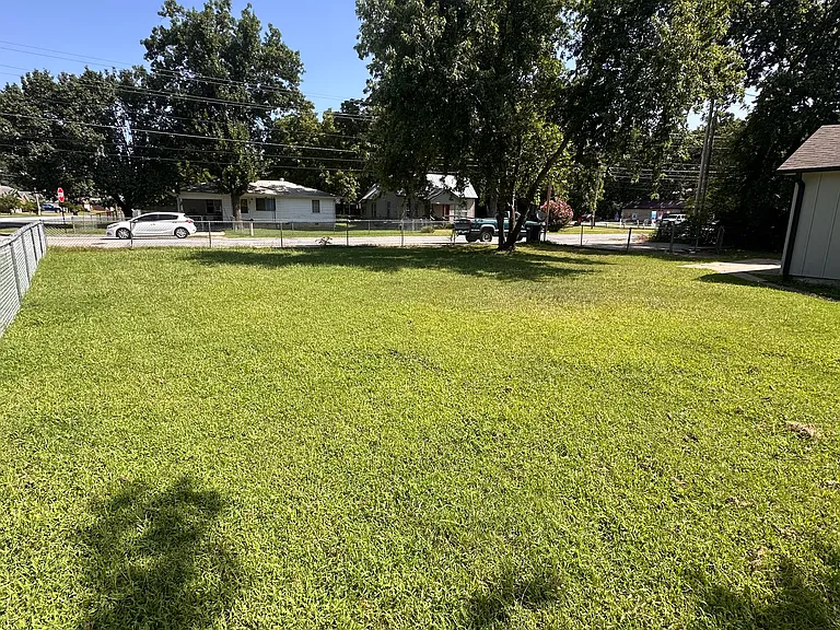 1388 N Vinita Ave — Photo 19