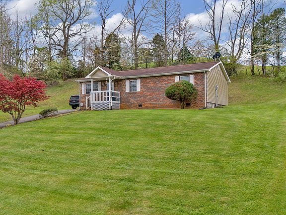 3rd image of 150 Essex Dr