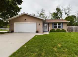 1373 Hazelwood Dr, Manitowoc, WI 54220