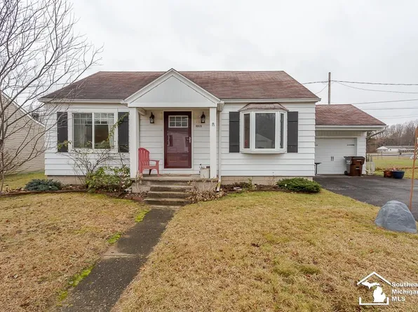 10939 Maple St, Temperance, MI 48182