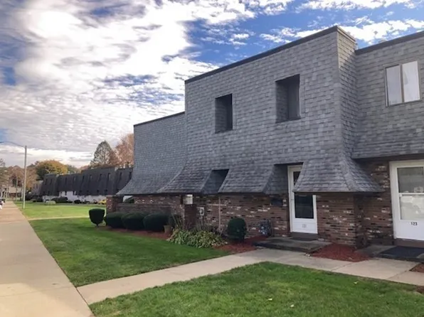 121 Beekman Dr #121, Agawam, MA 01001