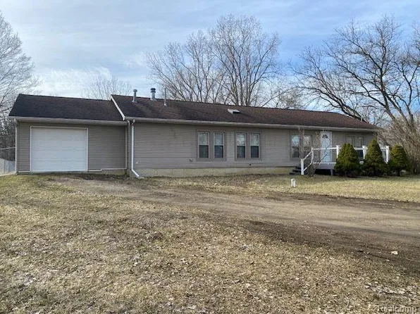 8263 N Vassar Rd, Mount Morris, MI 48458