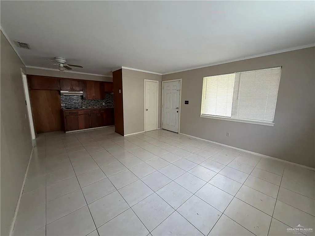 2 bed, 1.0 bath, 778 sqft, $950 — Photo 2