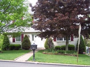 1828 Gina Dr, West Mifflin, PA 15122