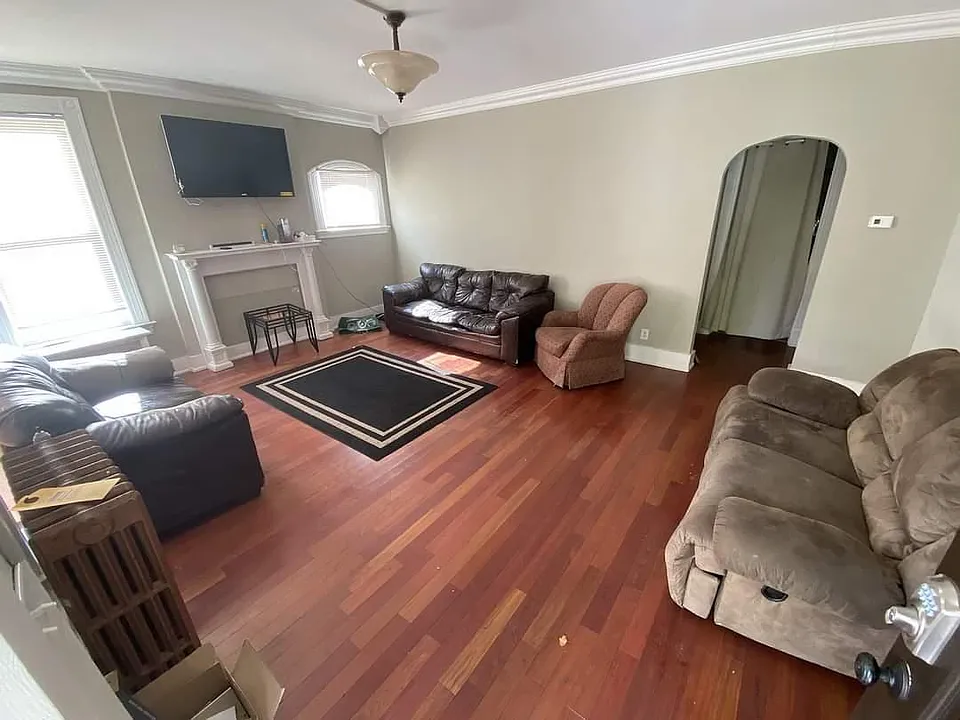 17 Edwards St