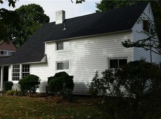 6 Middle Ln, Westbury, NY 11590