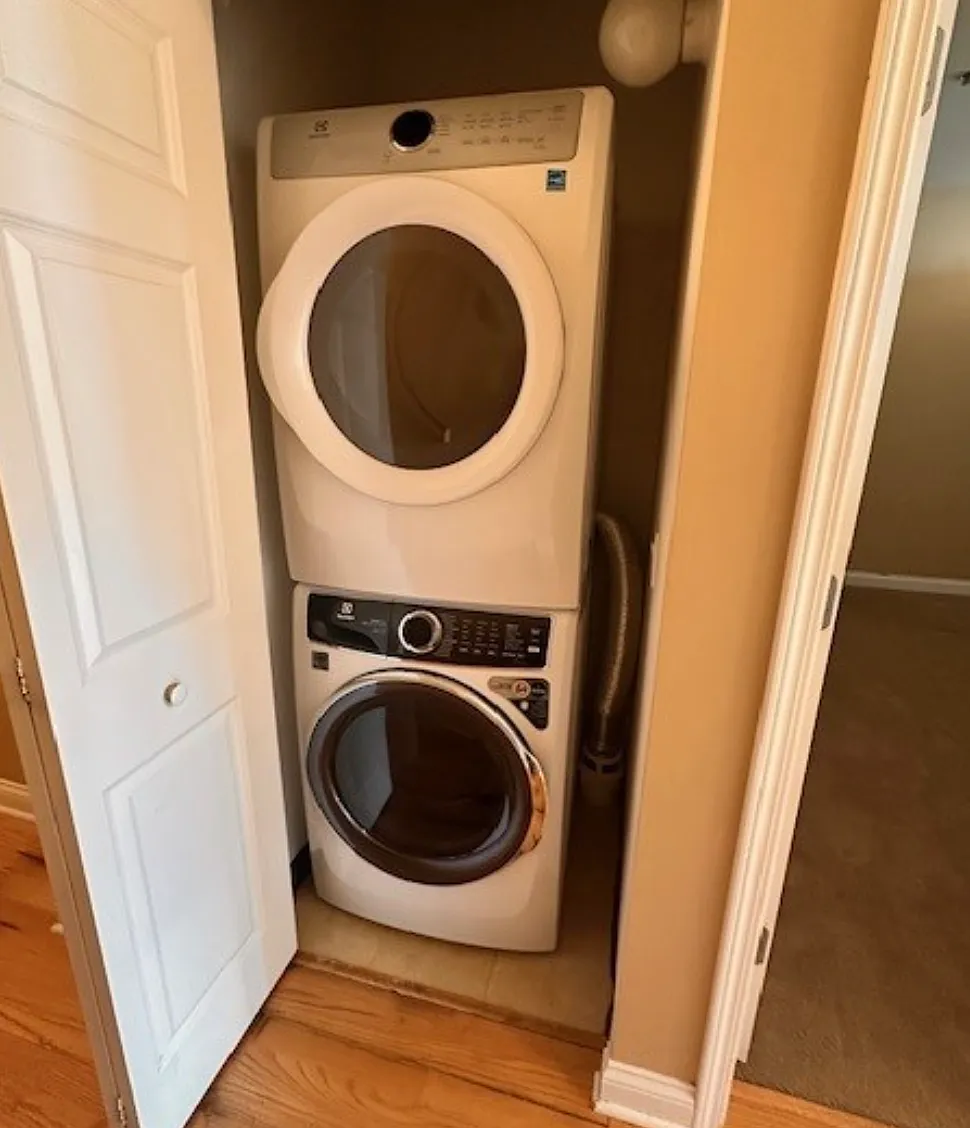 1 bed, 709 sqft, $2,050 — Photo 3